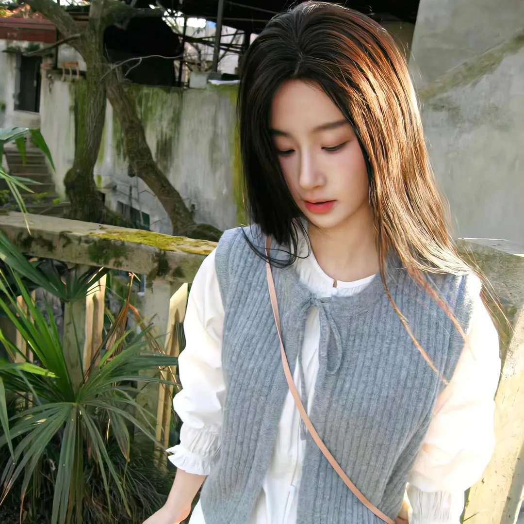 想踢沉迷男的女人